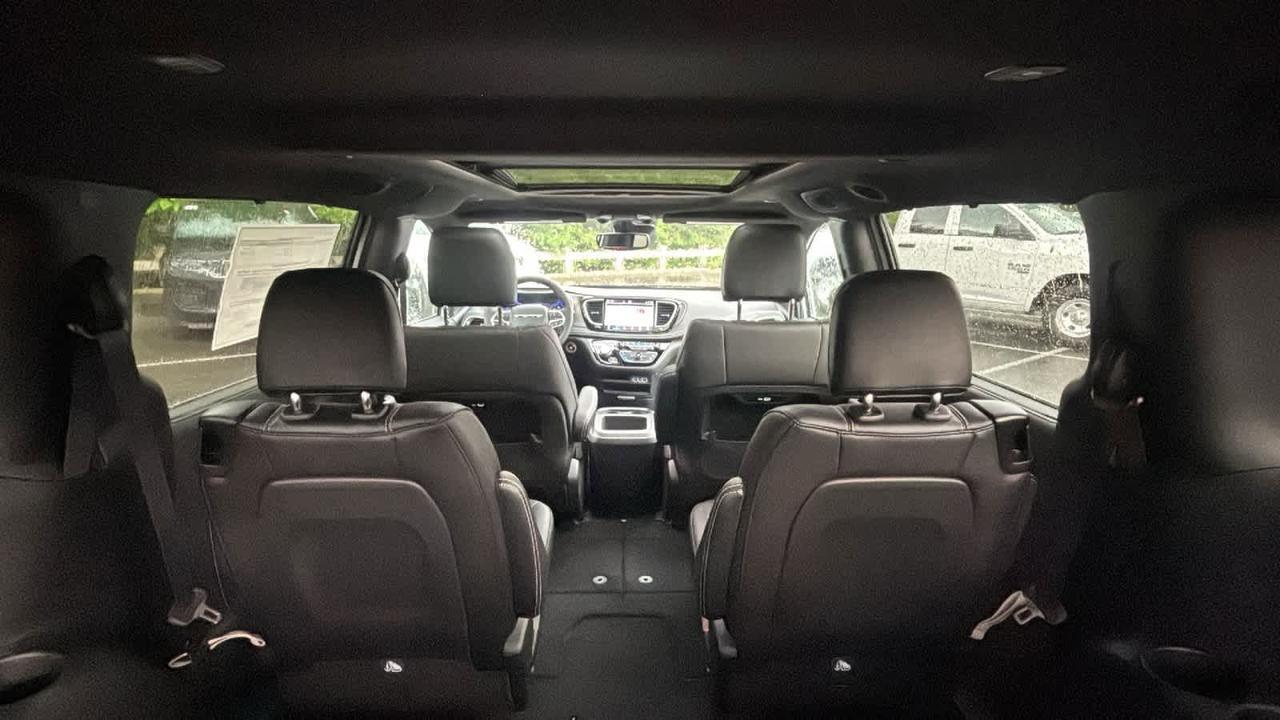 2025 Chrysler Pacifica Select Hudson MA