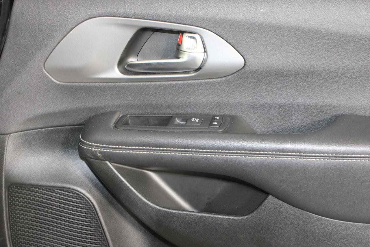 2025 Chrysler Pacifica Select Manassas VA