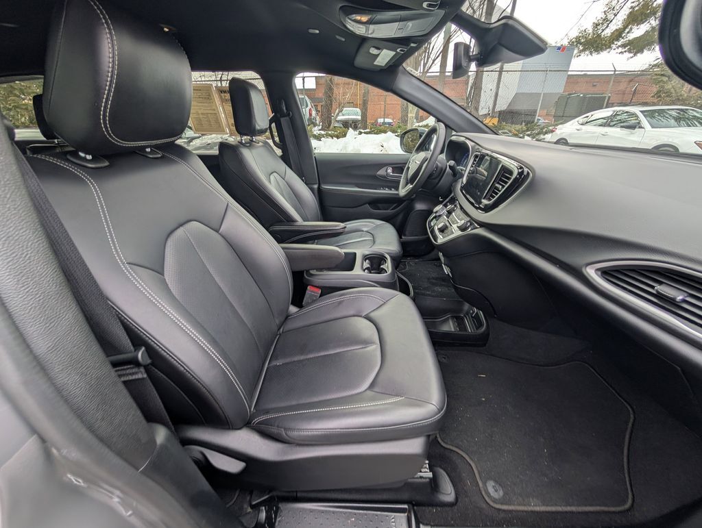 2025 Chrysler Pacifica Select Hunt Valley MD