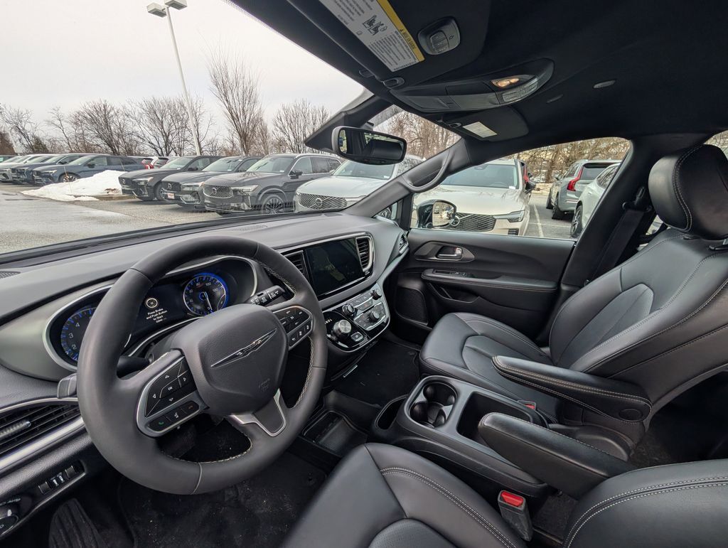 2025 Chrysler Pacifica Select Hunt Valley MD