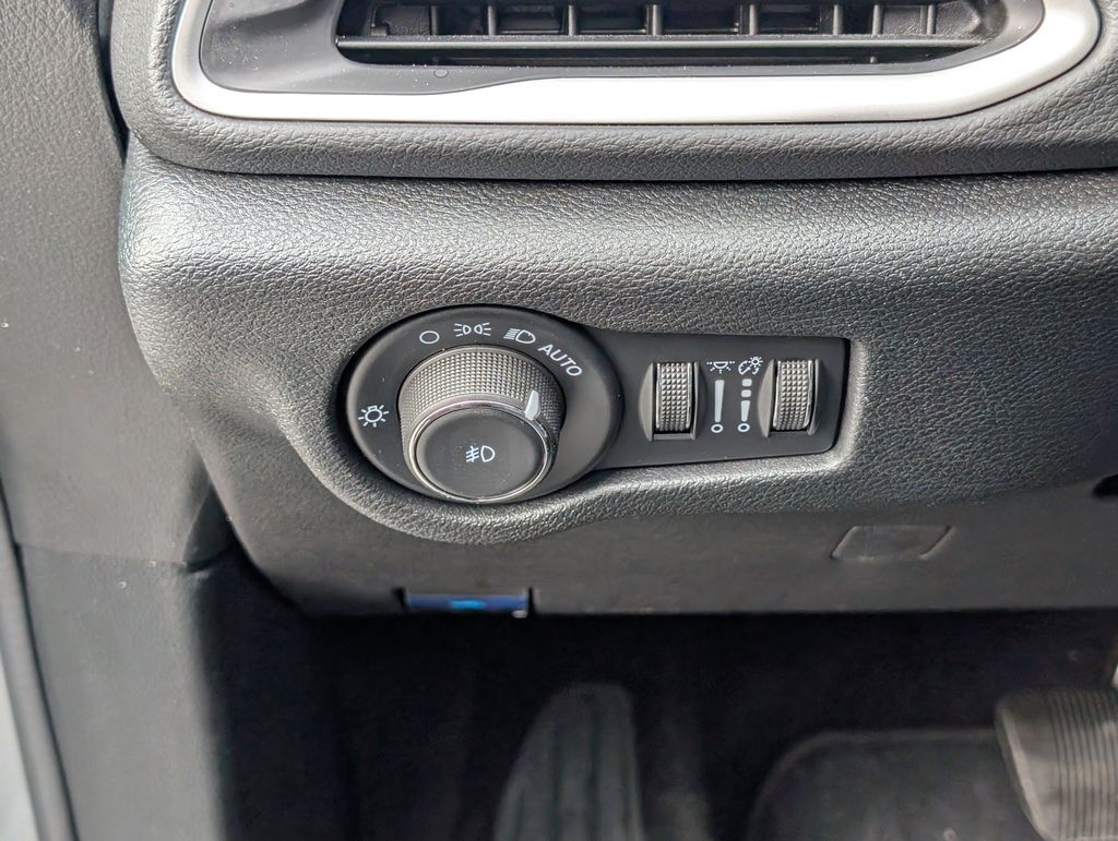 2025 Chrysler Pacifica Select Hunt Valley MD