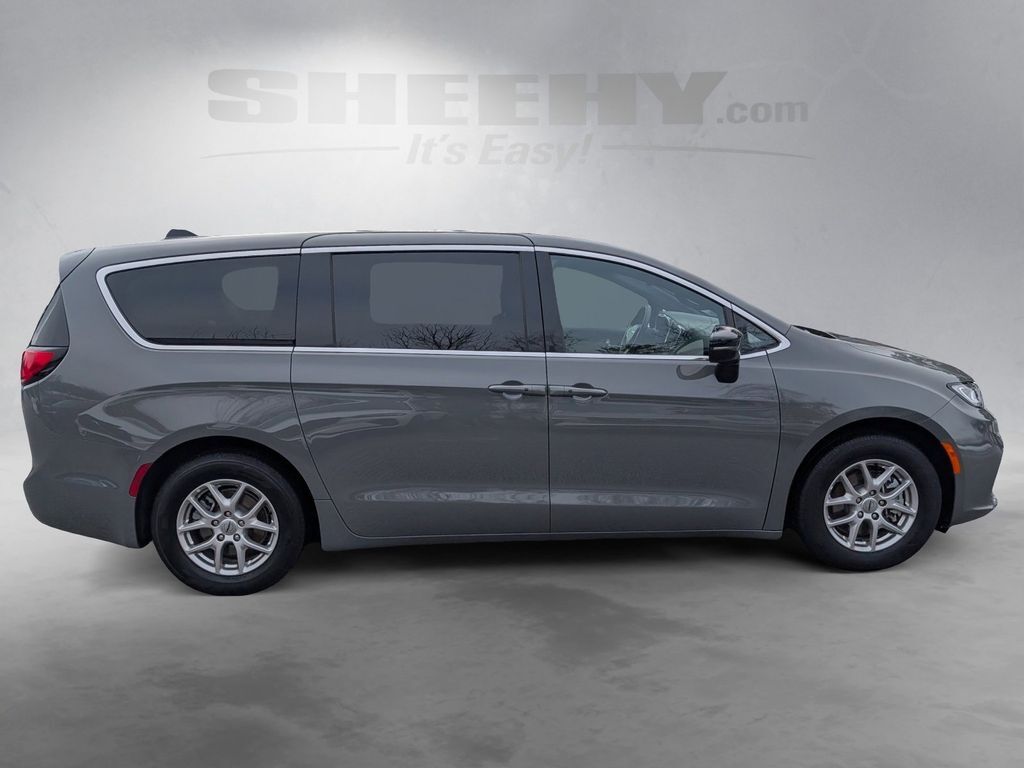 2025 Chrysler Pacifica Select Hunt Valley MD