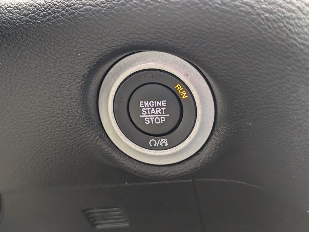 2025 Chrysler Pacifica Select Hunt Valley MD