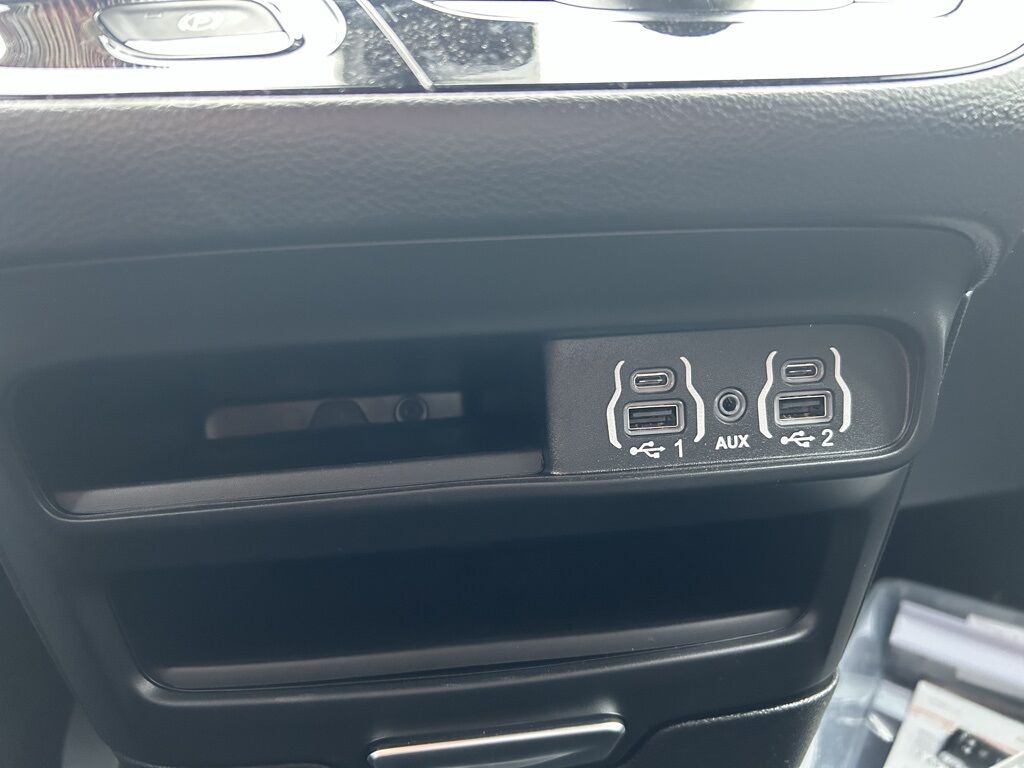 2025 Chrysler Voyager LX Crestwood KY