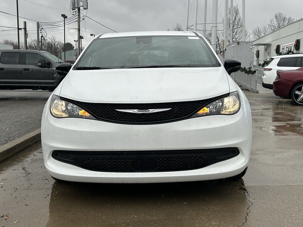 2025 Chrysler Voyager LX