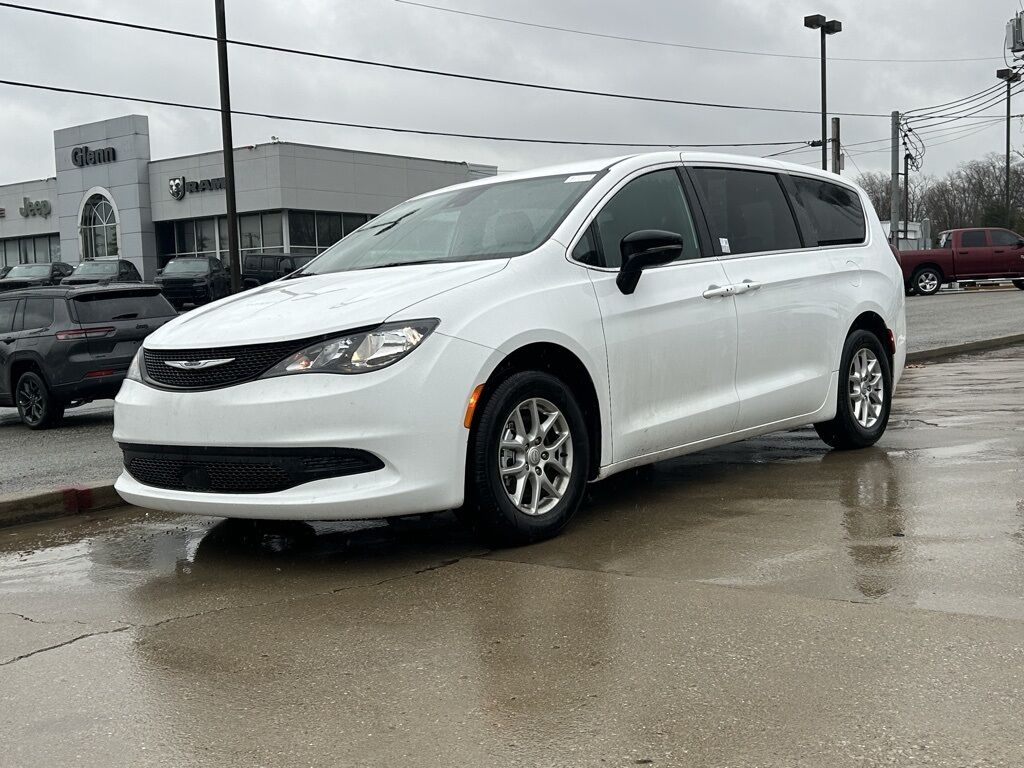 2025 Chrysler Voyager LX
