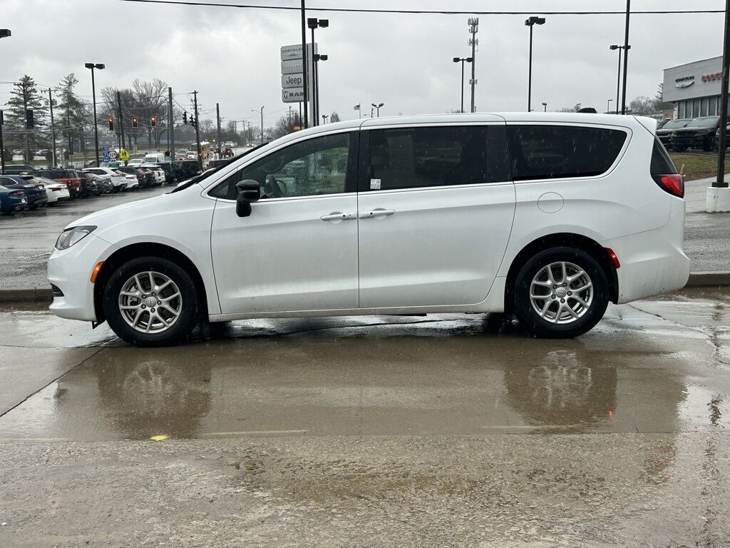 2025 Chrysler Voyager LX Crestwood KY