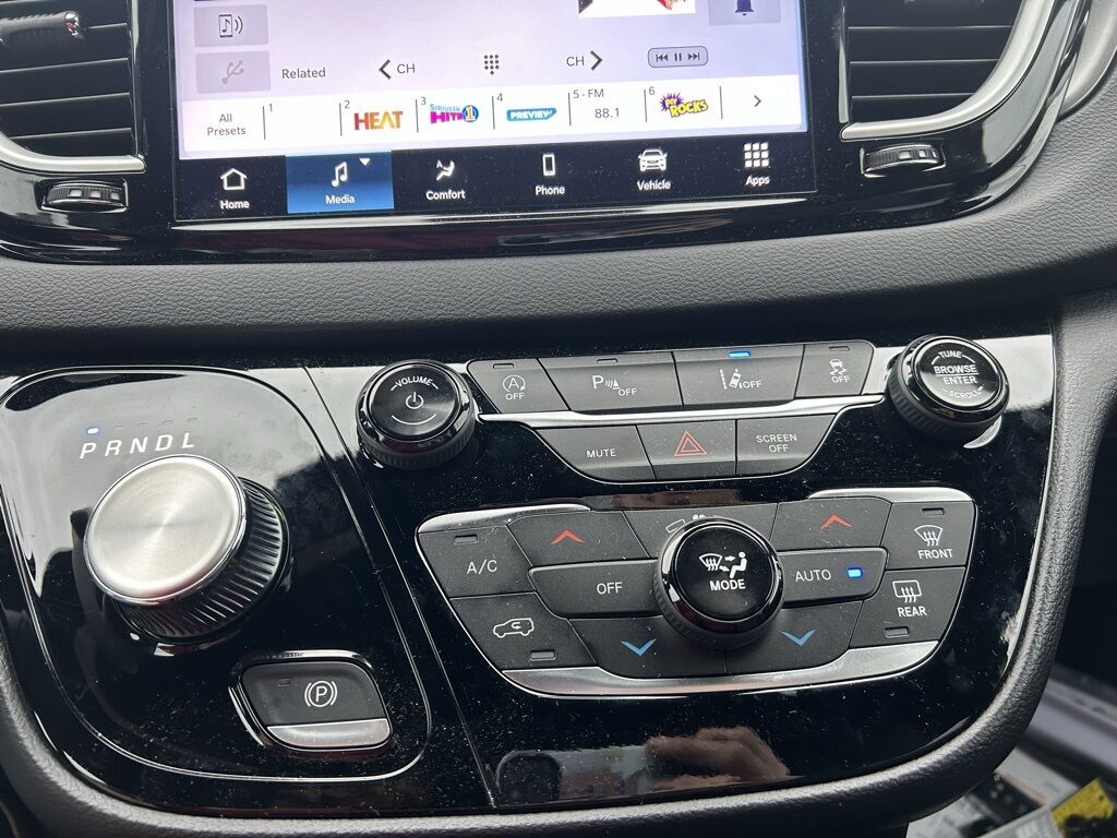 2025 Chrysler Voyager LX Crestwood KY