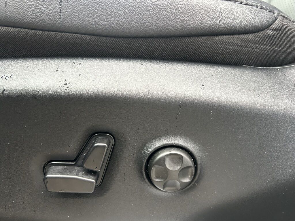 2025 Chrysler Voyager LX Crestwood KY