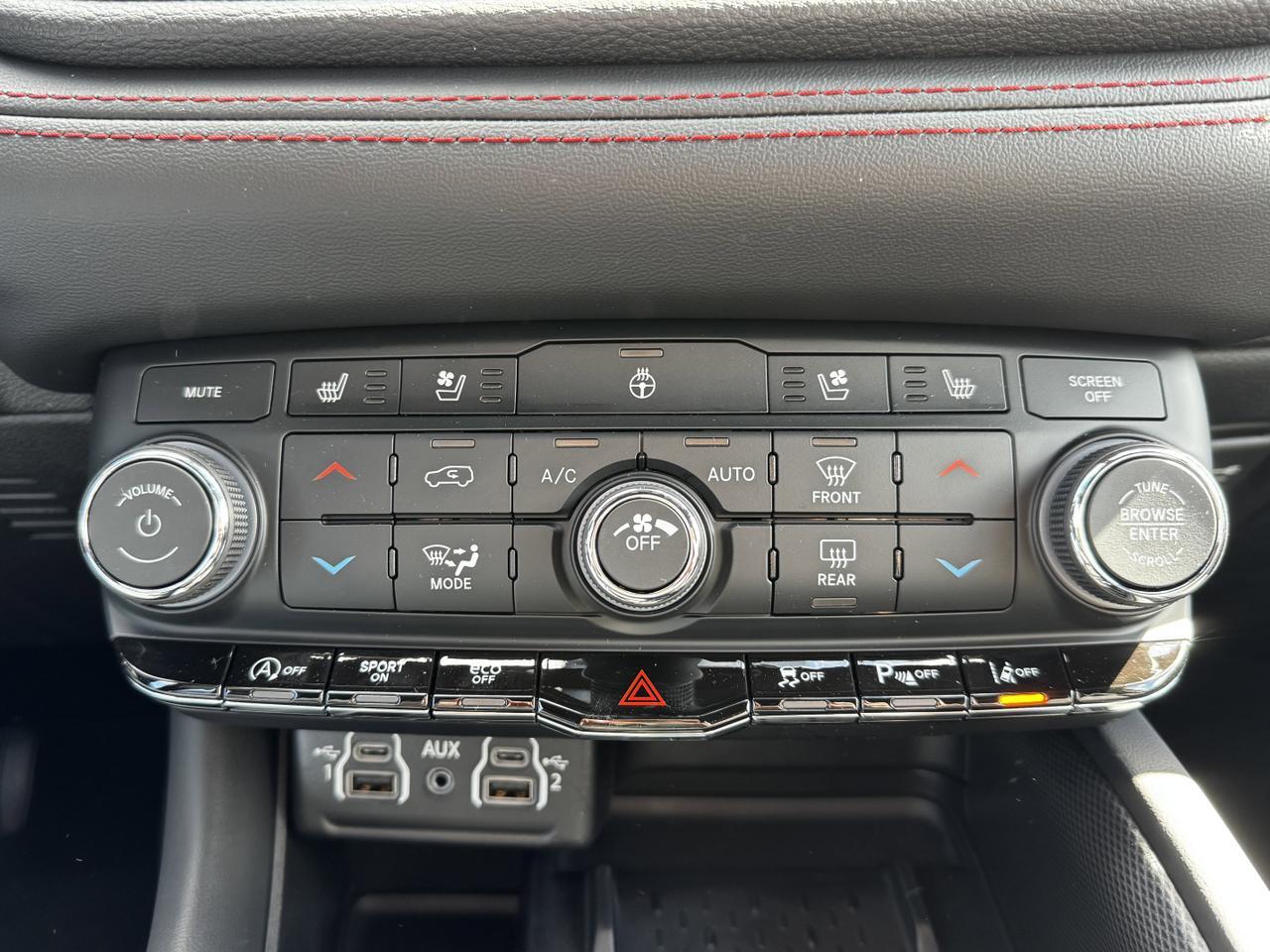 2025 Dodge Durango GT Plus AWD SUV | V6 | Leather | Blacktop Pkg | Heated Vented Seats | Power Liftgate Redwater AB