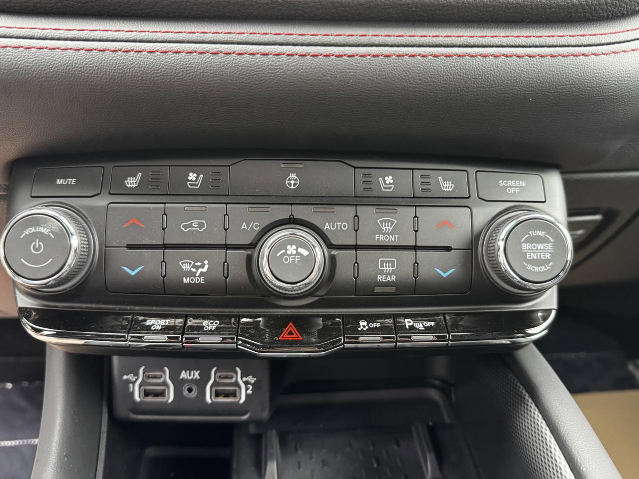 2025 Dodge Durango RT AWD | V8 HEMI | Leather | Blacktop Pkg | Backup Camera | 6 Passenger Redwater AB