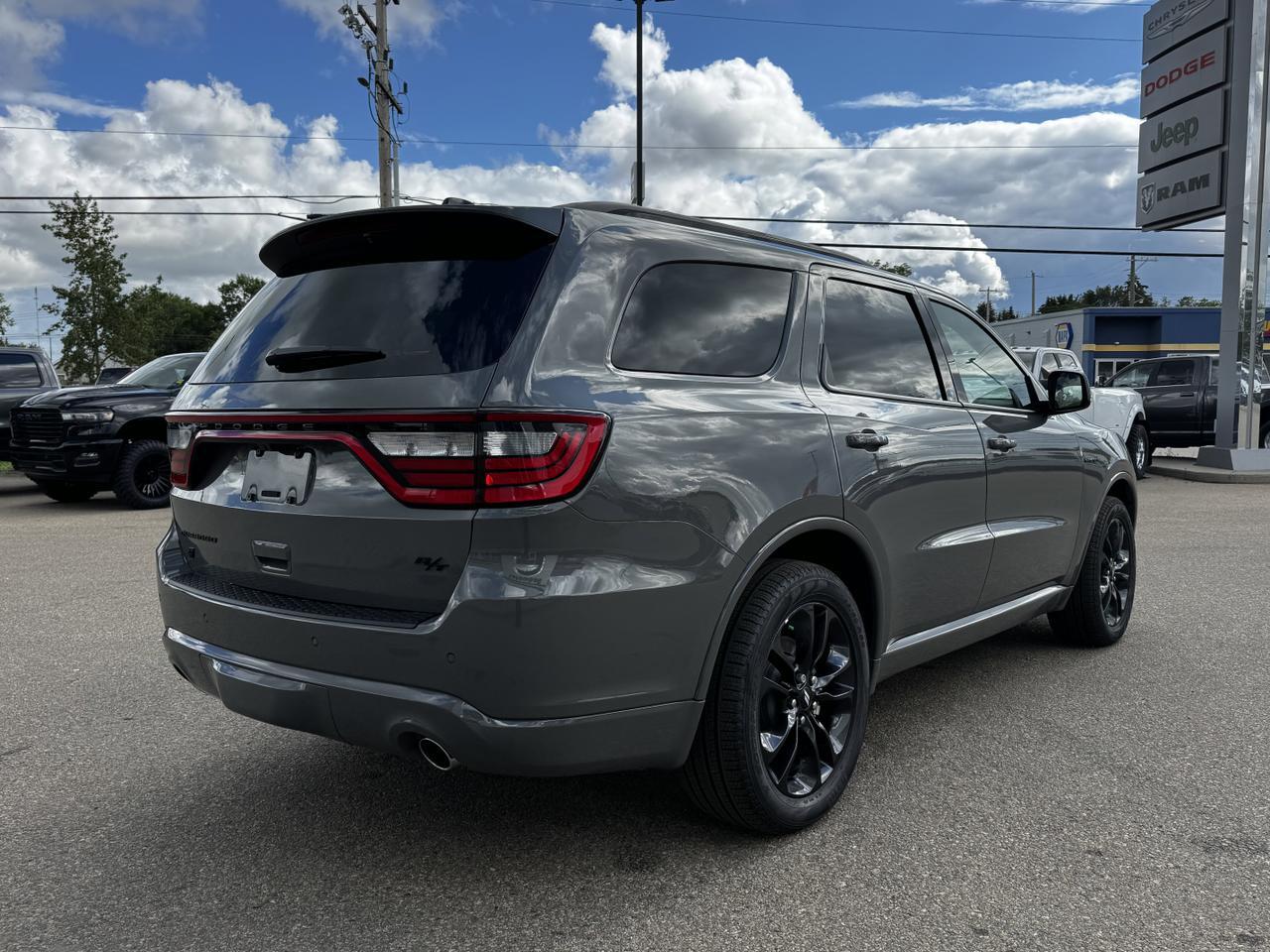 2025 Dodge Durango RT AWD | V8 HEMI | Leather | Blacktop Pkg | Backup Camera | 6 Passenger Redwater AB