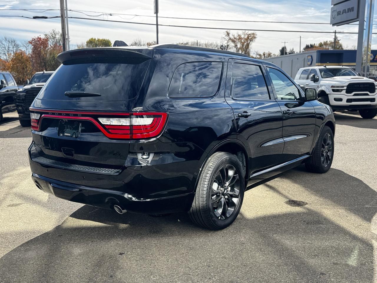 2025 Dodge Durango RT Plus AWD SUV | HEMI V8 | Leather | Blacktop Package | 6 Passenger | Power Liftgate Redwater AB