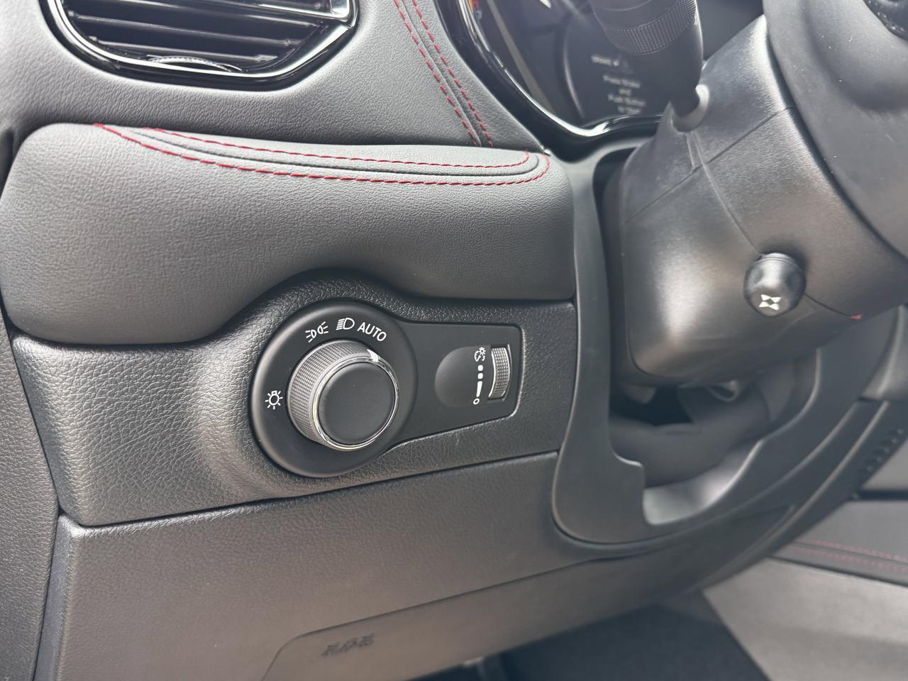 2025 Dodge Durango RT Plus AWD SUV | HEMI V8 | Leather | Blacktop Package | 6 Passenger | Power Liftgate Redwater AB