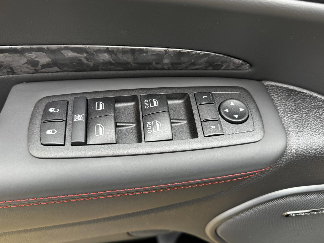 2025 Dodge Durango RT Plus AWD SUV | HEMI V8 | Leather | Blacktop Package | 6 Passenger | Power Liftgate Redwater AB