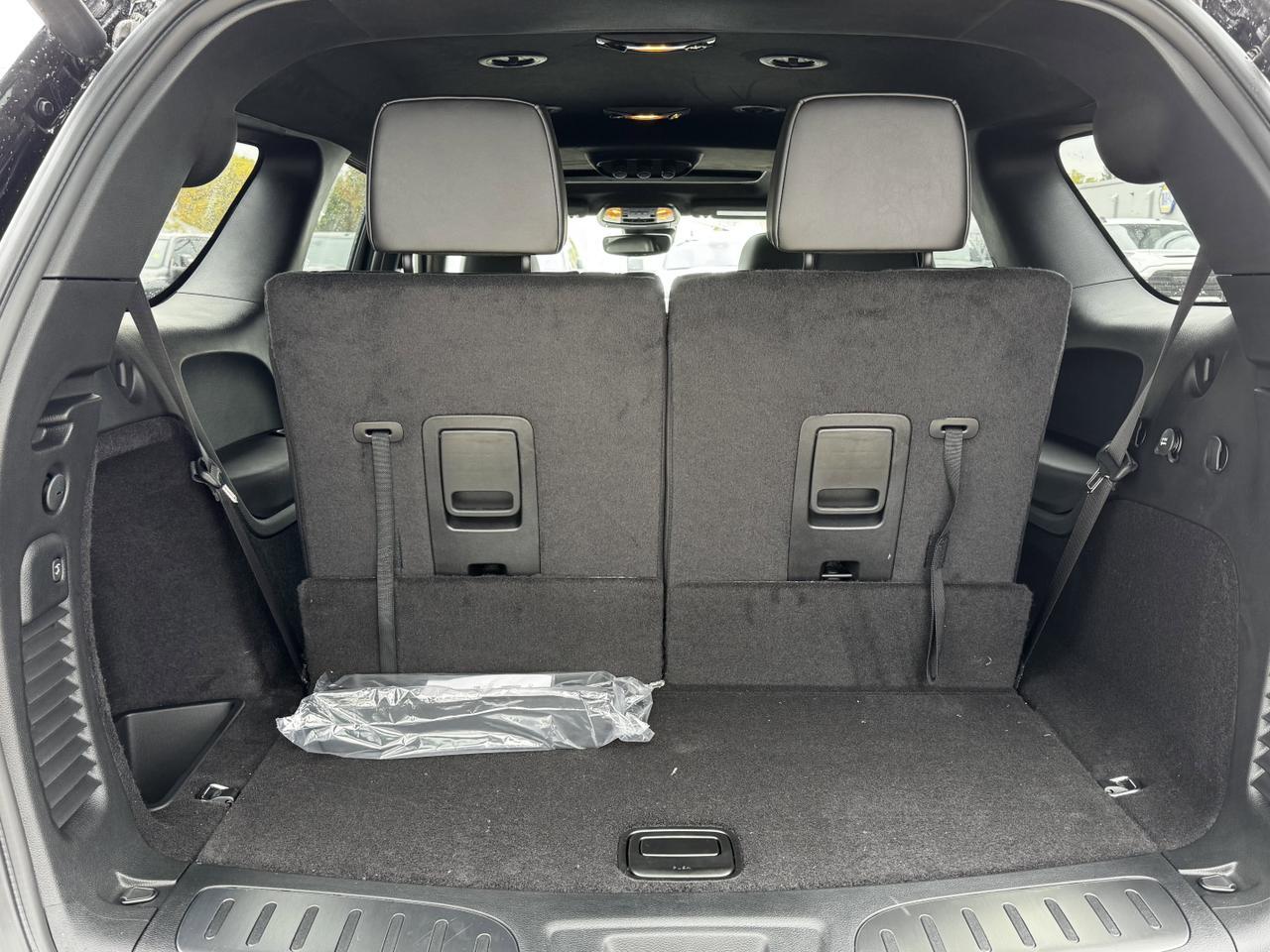 2025 Dodge Durango RT Plus AWD SUV | HEMI V8 | Leather | Blacktop Package | 6 Passenger | Power Liftgate Redwater AB