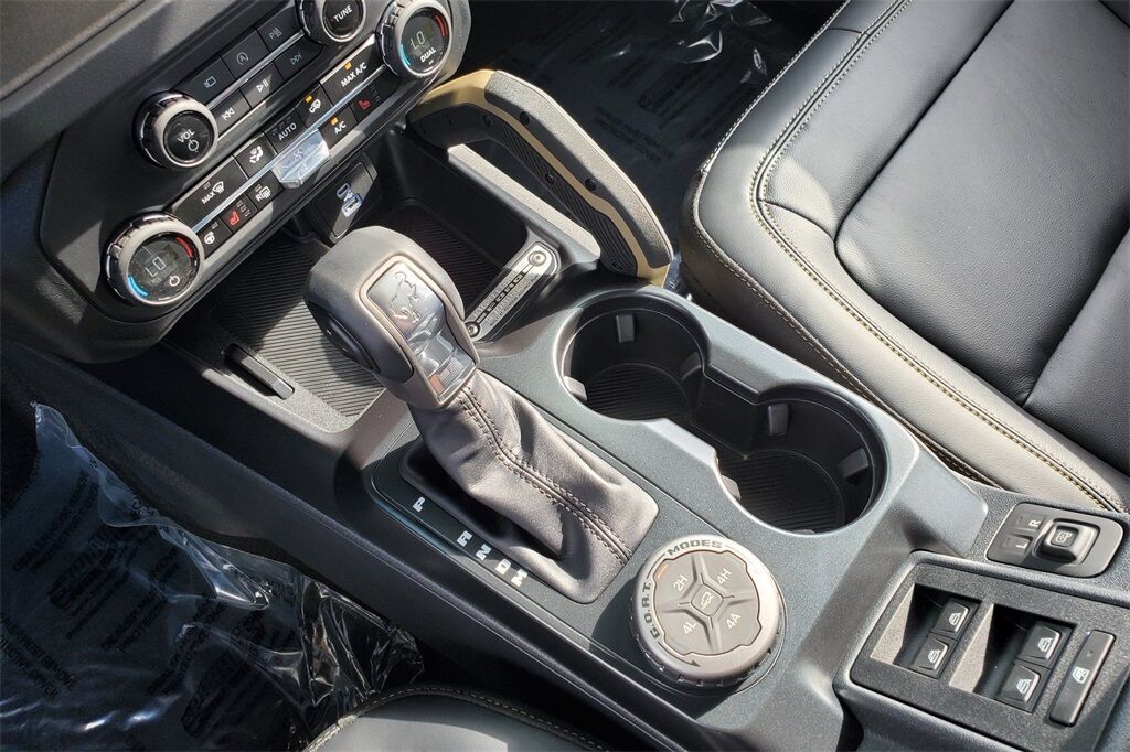 2025 Ford Bronco Badlands Hondo TX