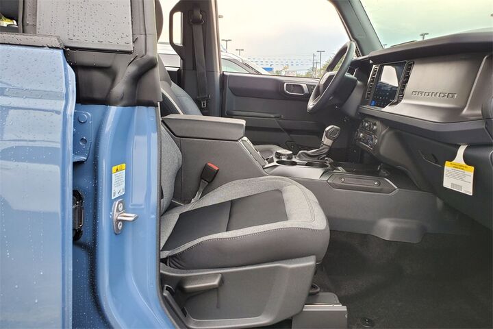 2025 Ford Bronco Base  TX