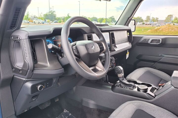 2025 Ford Bronco Base  TX