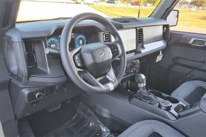 2025 Ford Bronco Base  TX