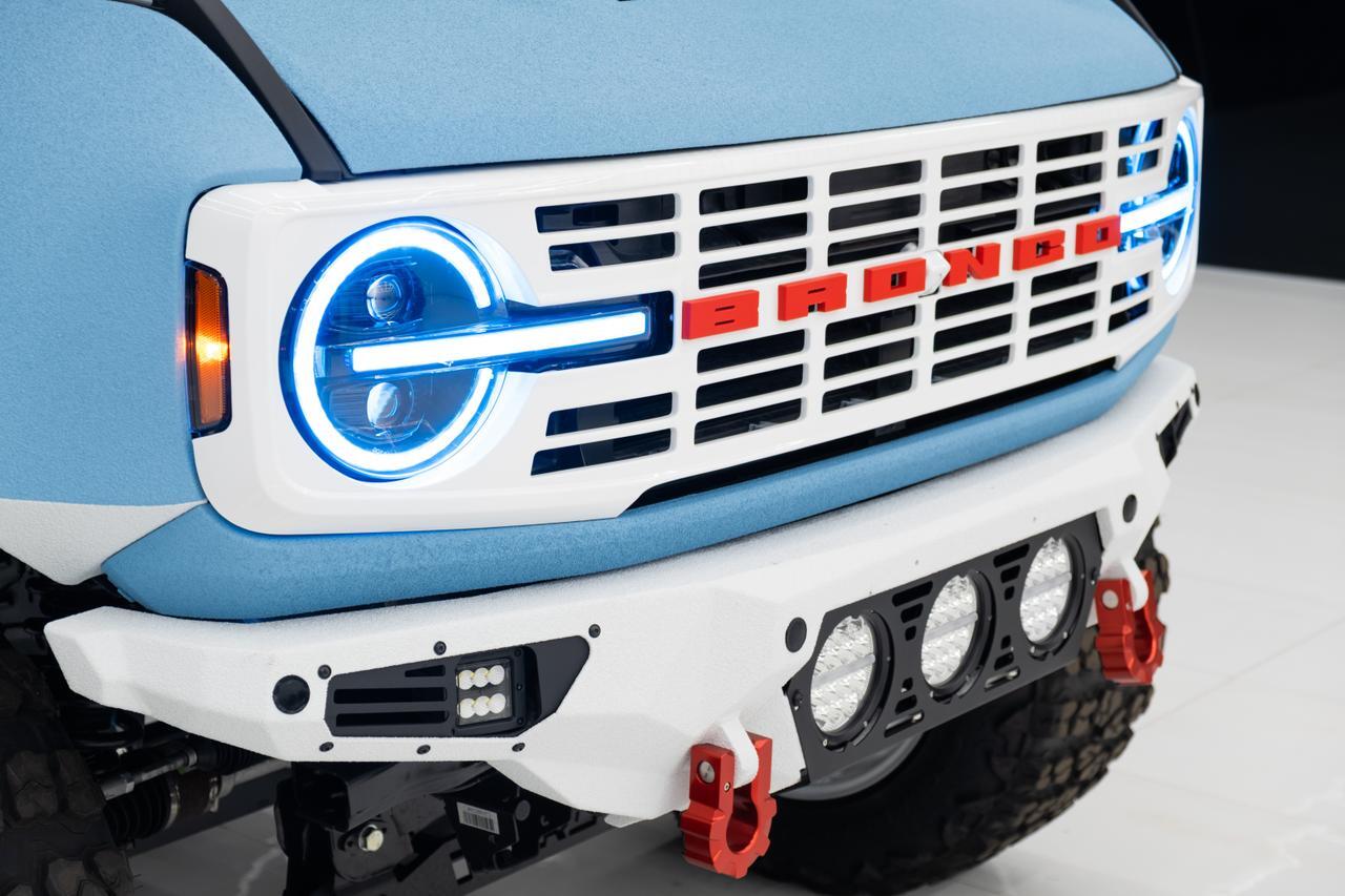 2025 Ford Bronco Base photo 2