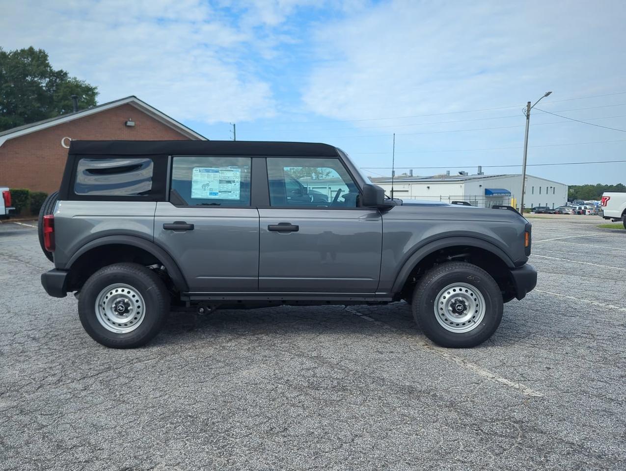 2025 Ford Bronco Base