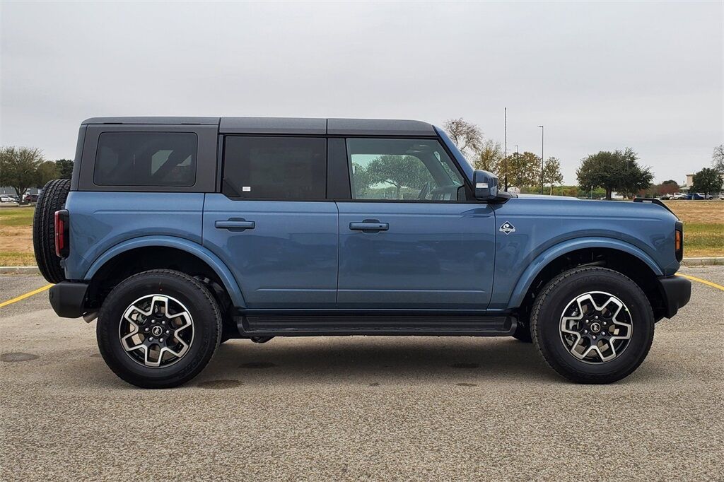 2025 Ford Bronco Outer Banks Hondo TX
