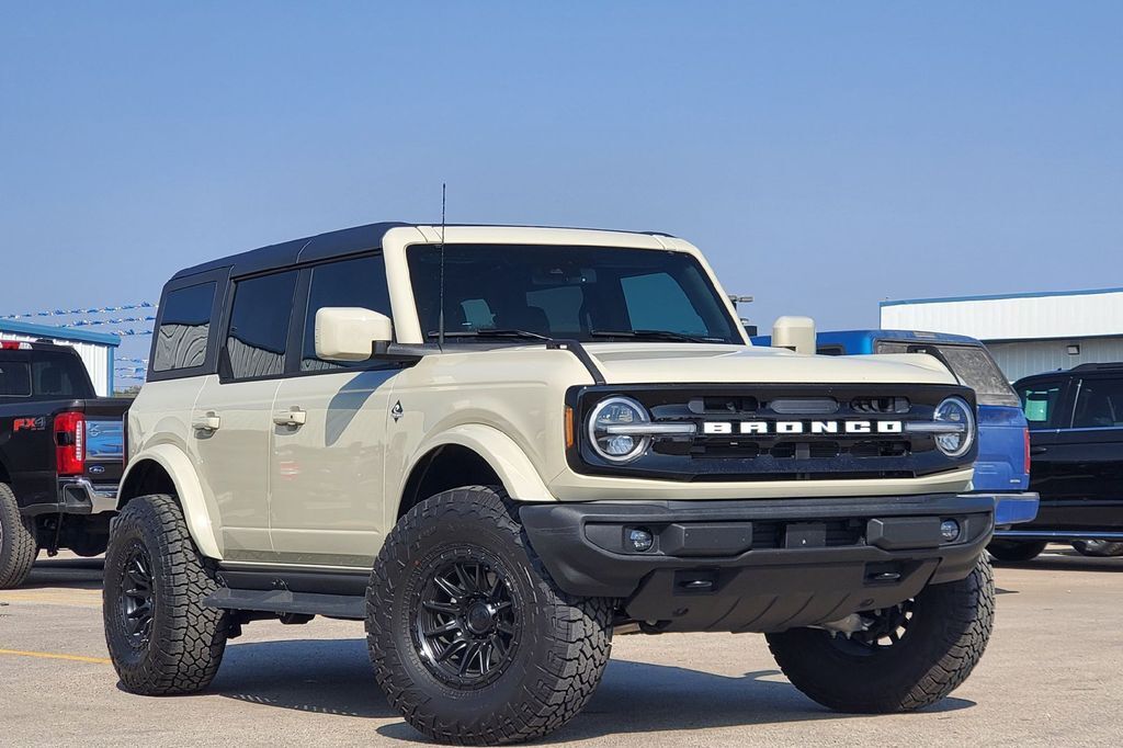 2025 Ford Bronco Outer Banks Hondo TX