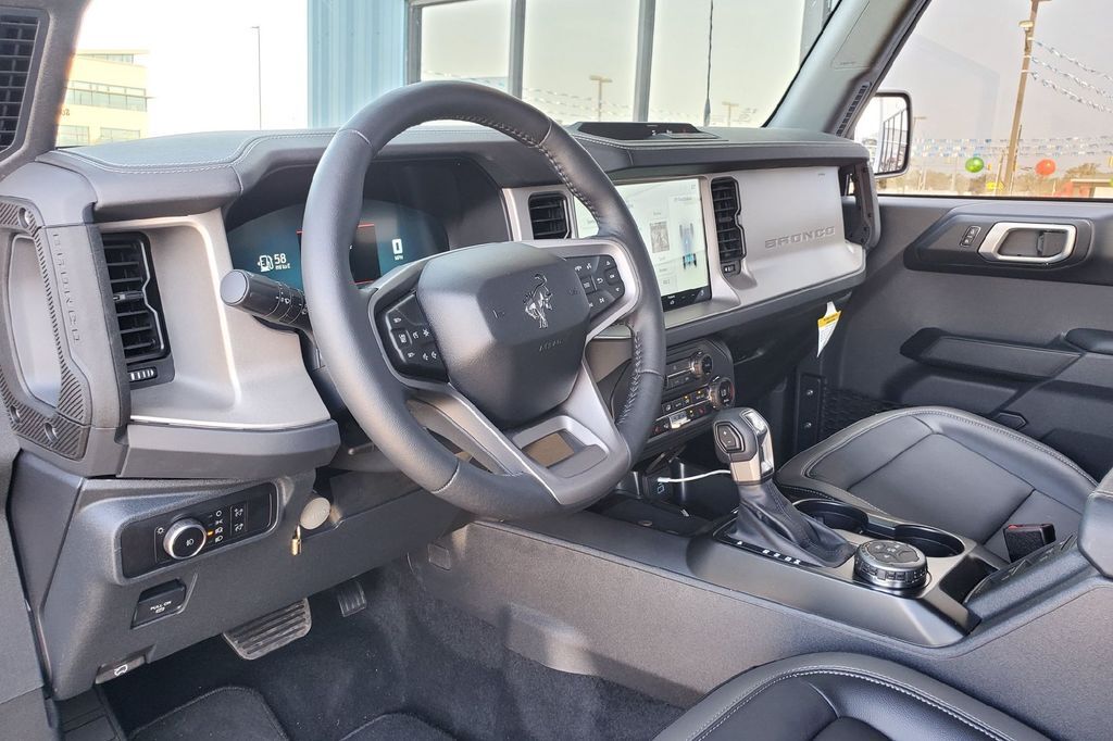 2025 Ford Bronco Outer Banks Hondo TX