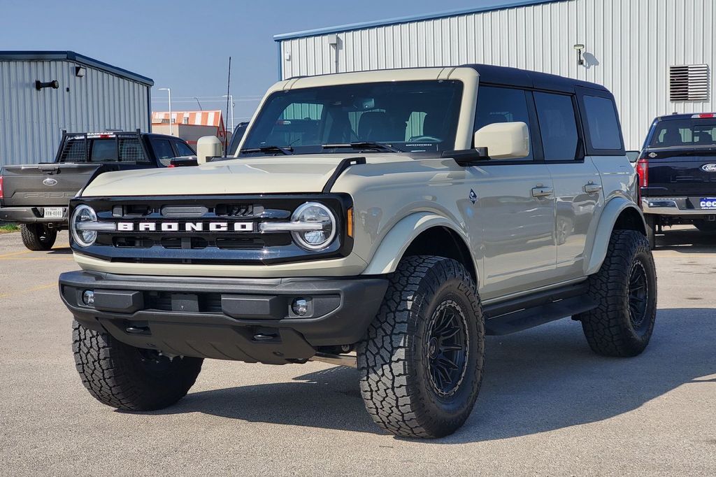2025 Ford Bronco Outer Banks Hondo TX