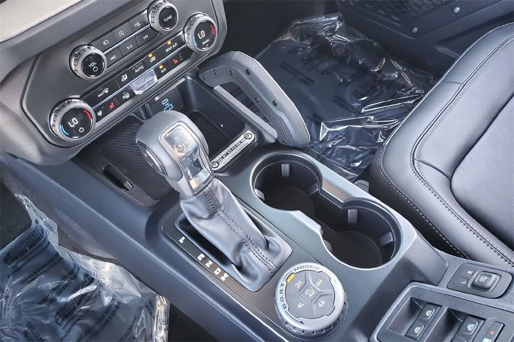 2025 Ford Bronco Outer Banks Hondo TX