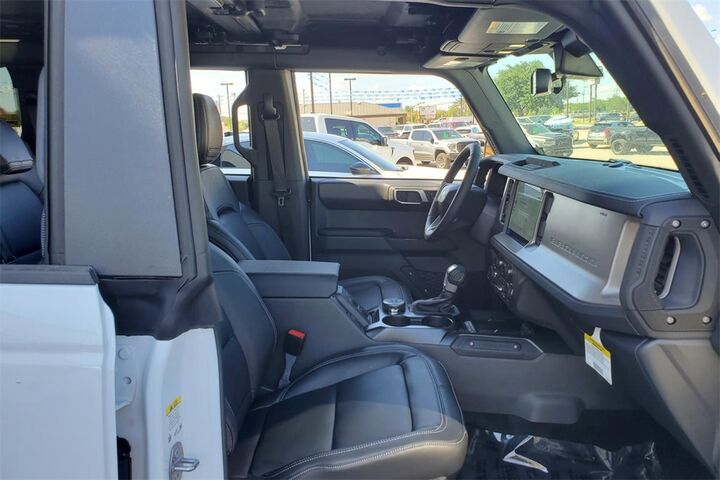2025 Ford Bronco Outer Banks  TX
