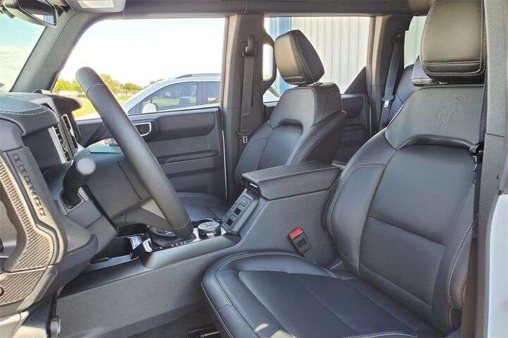 2025 Ford Bronco Outer Banks  TX
