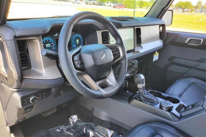 2025 Ford Bronco Outer Banks  TX