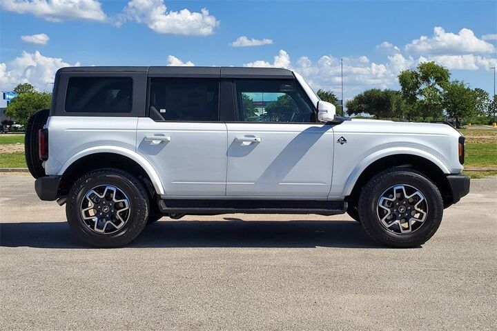 2025 Ford Bronco Outer Banks  TX