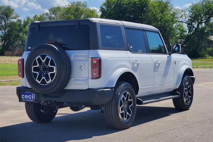 2025 Ford Bronco Outer Banks  TX