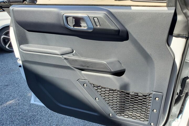2025 Ford Bronco Outer Banks  TX