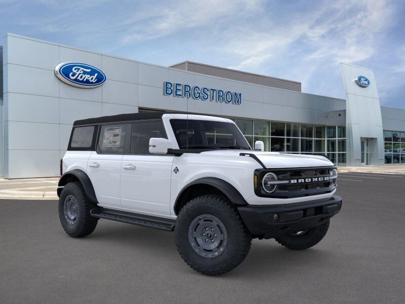 2025 Ford Bronco Outer Banks Green Bay WI