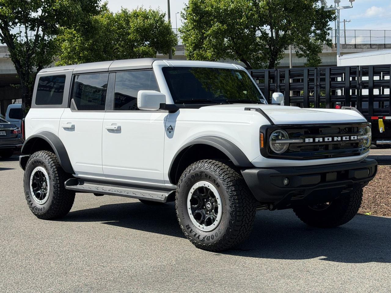 2025 Ford Bronco Outer Banks/ tinted windows