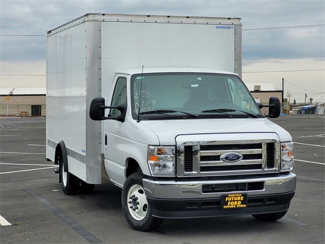2025 Ford E-Series Cutaway Base's photo