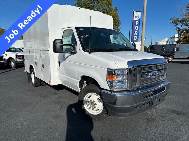 2025 Ford E-350SD
