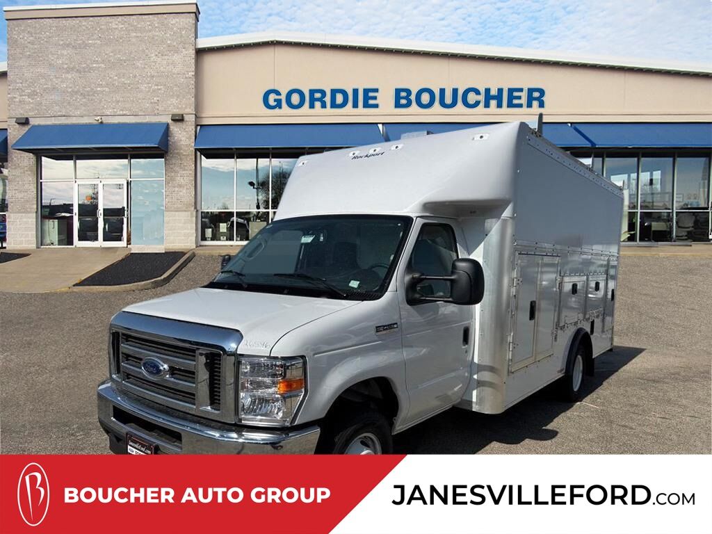 2025 Ford E-450SD