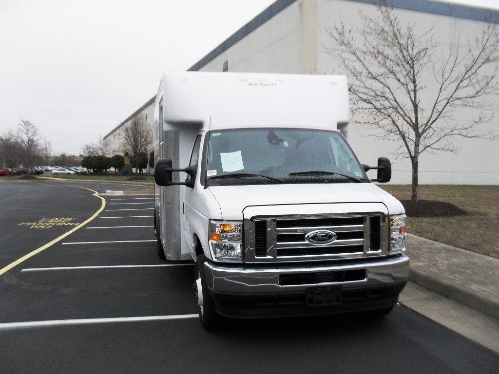 2025 Ford E-450SD