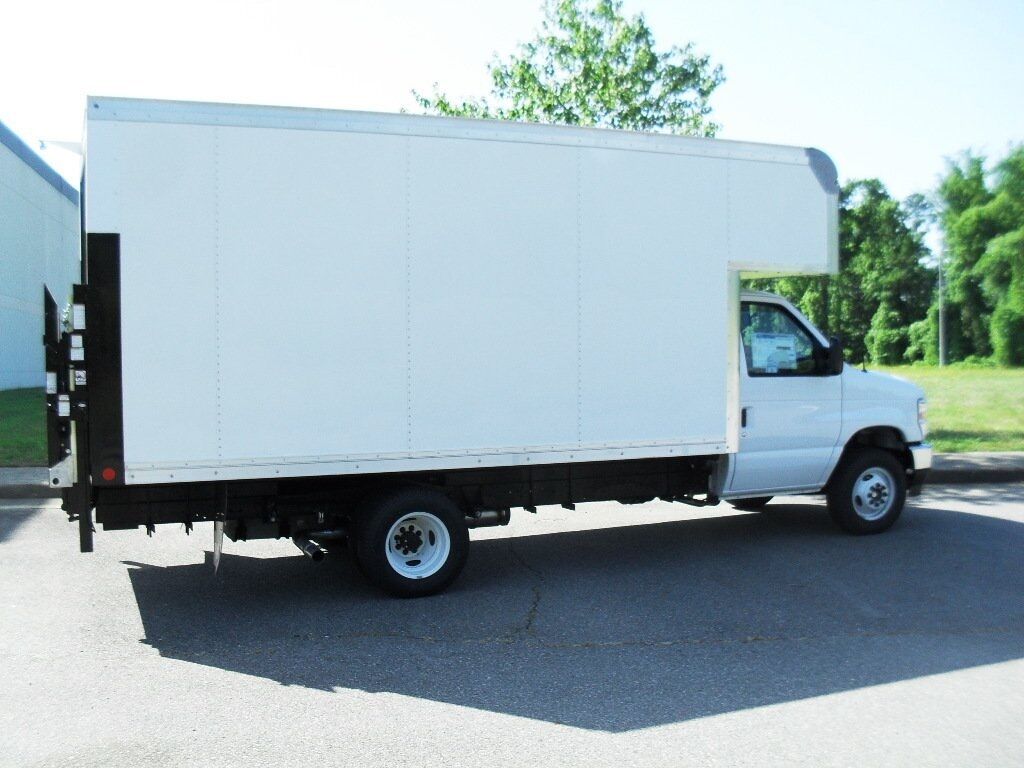 2025 Ford E-450SD Base
