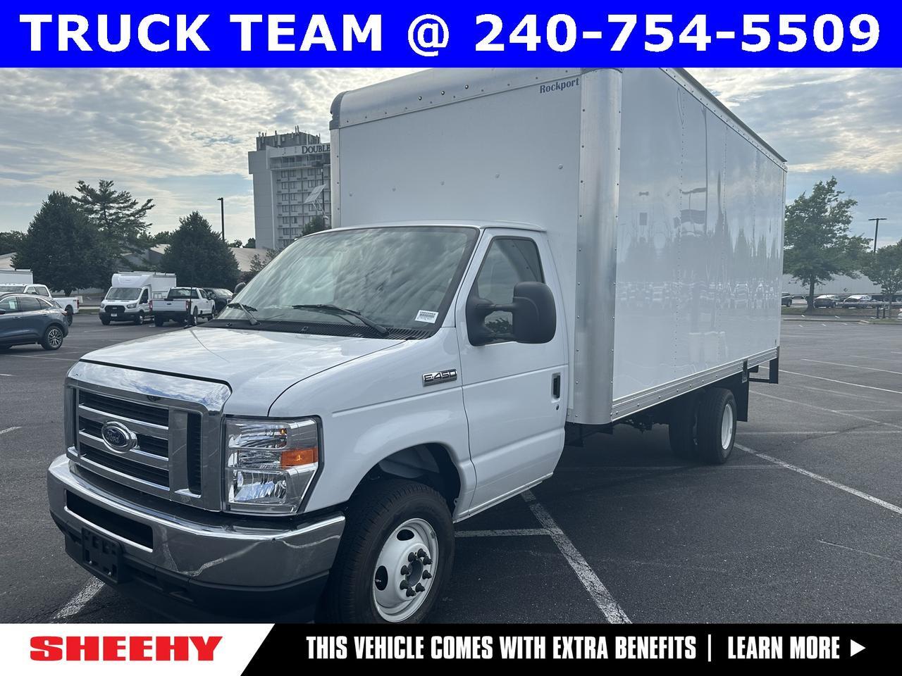 2025 Ford E-450SD Base