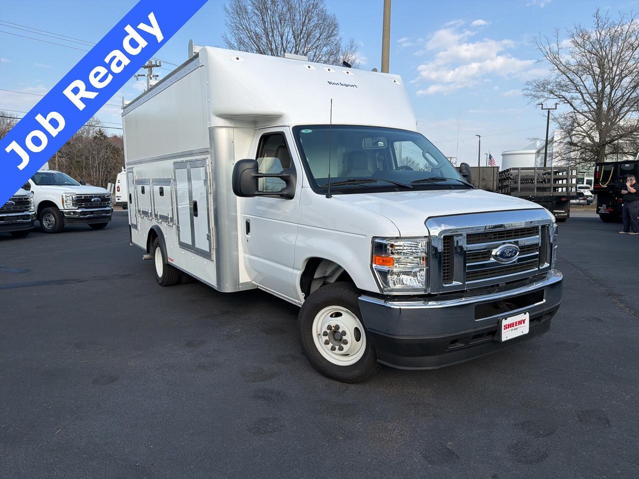 2025 Ford E-450SD