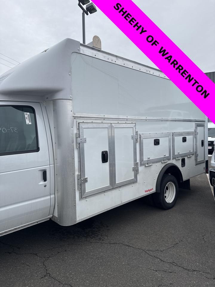 2025 Ford E-450SD Base