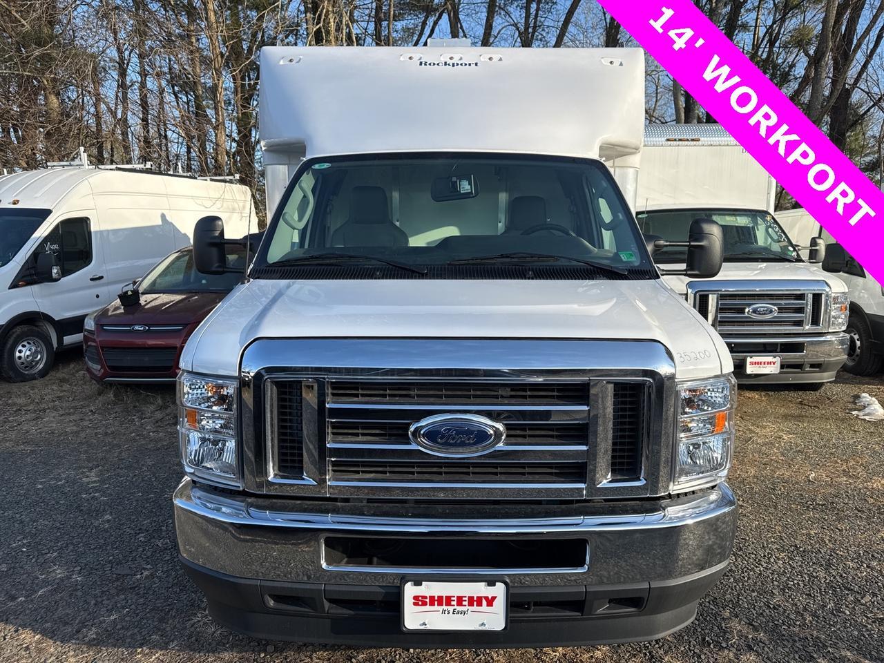 2025 Ford E-450 photo 2