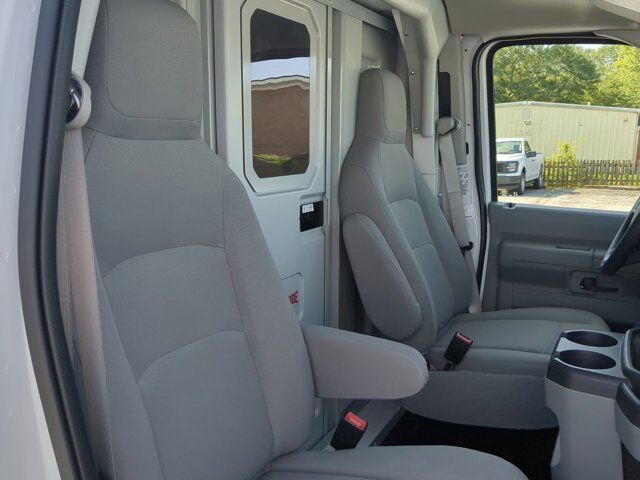 2025 Ford E-Series Cutaway E350 DRW Winder GA