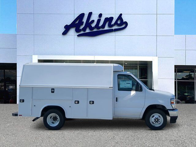 2025 Ford E-Series Cutaway E350 DRW